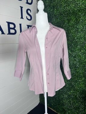 Classic Women's Button-Front Shirt in Light Pink